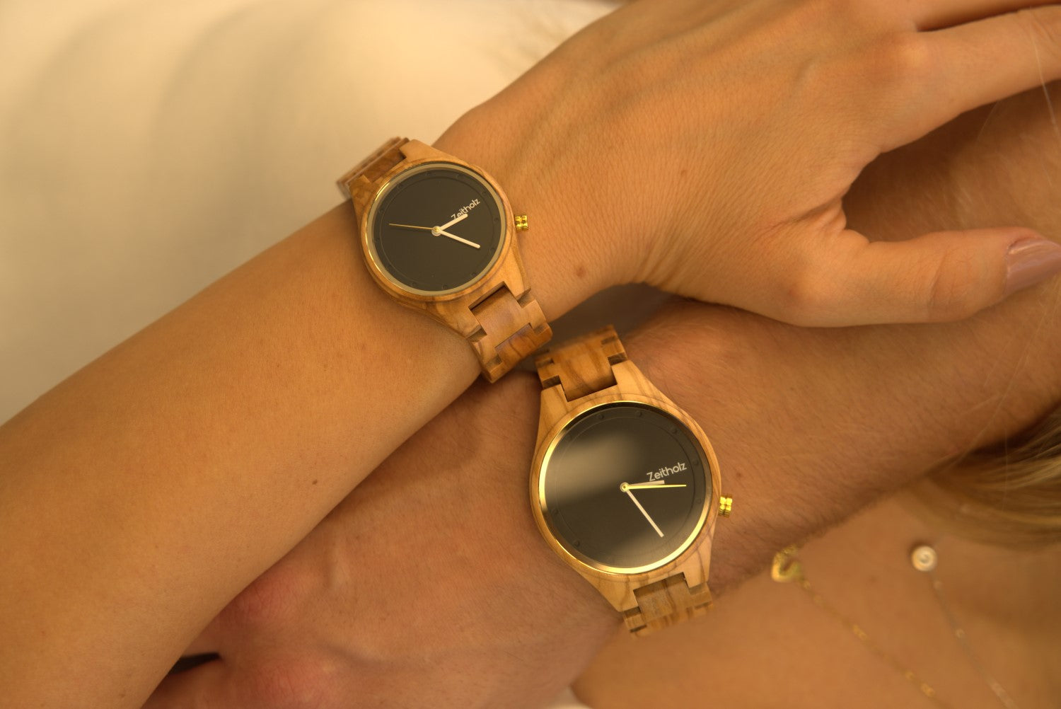 Stolpen Olivenholz Uhren für Paare.