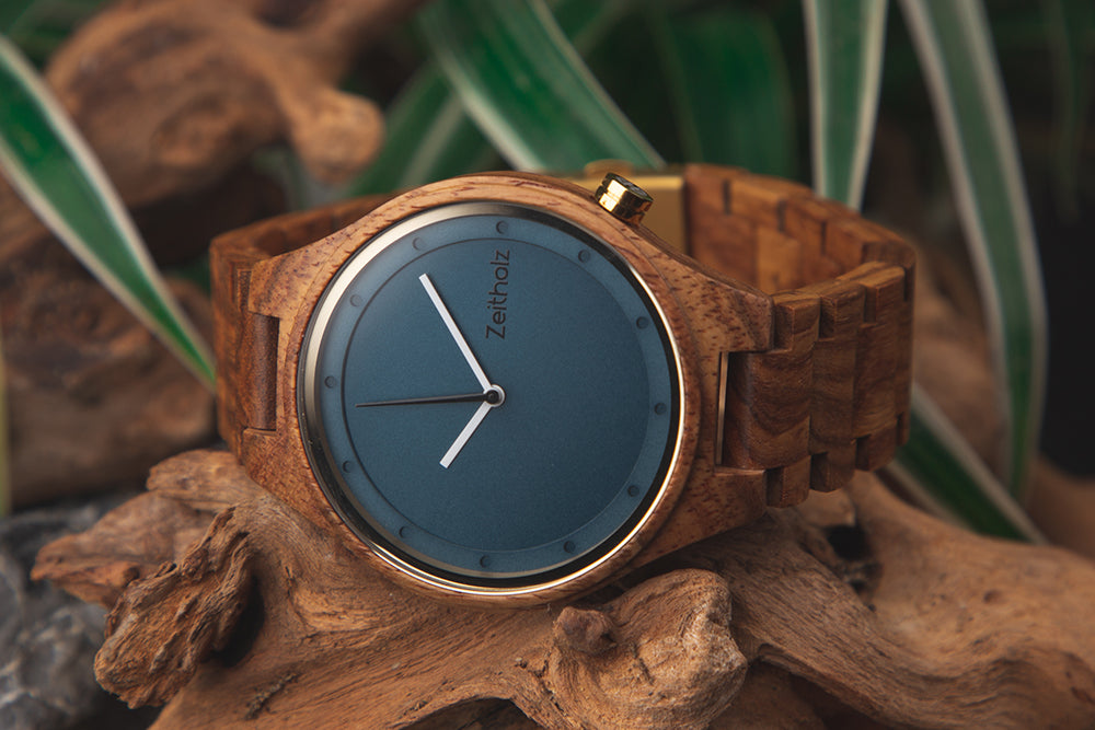 Stolpen Rosenholz Holzuhr.