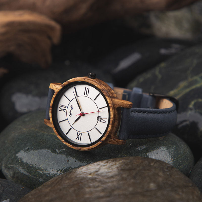Zeitholz Orologi in legno per coppie, incisione gratuita, regali, orologio analogico, Klitten 42 mm e Rosenbach 36 mm, 100% legno naturale, movimento al quarzo giapponese., Blu Zeitholz Orologi in legno per coppie, incisione gratuita, regali, orologio analogico, Klitten 42 mm e Rosenbach 36 mm, 100% legno naturale, movimento al quarzo giapponese., Blu
