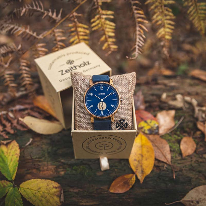 Herren-Holzuhr aus Zebranoholz von Zeitholz, Modell Amstberg.