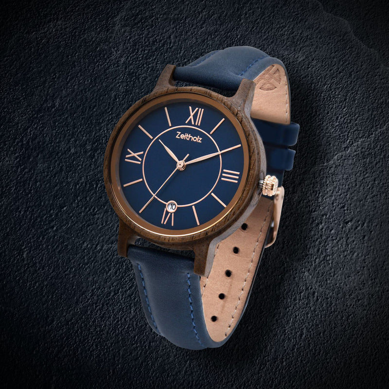 Zeitholz Rosenbach Armbanduhr mit blauem Zifferblatt und Lederarmband.
